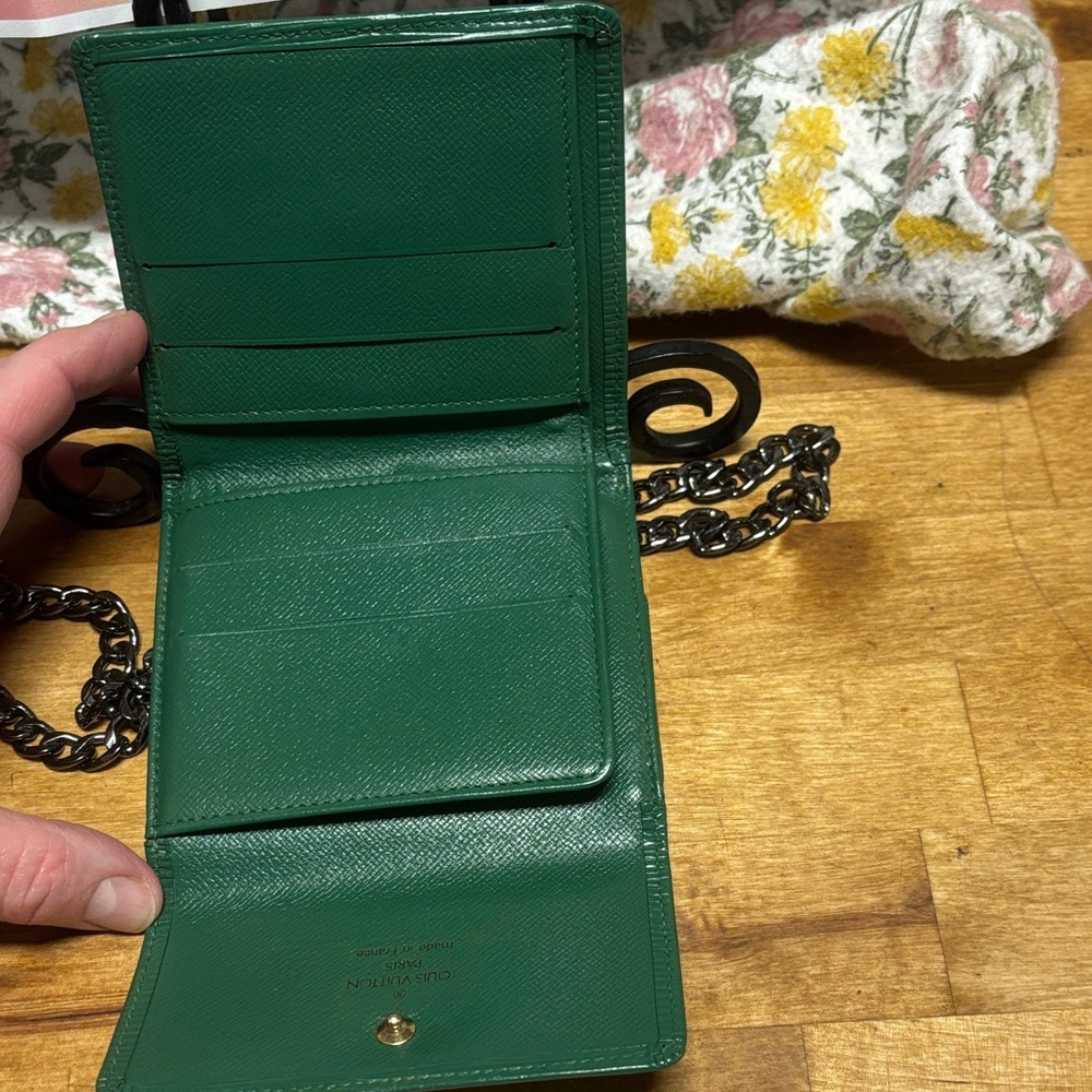 Authentic Louis Vuitton wallet Green EPI    Includes chain -with COA 
Like new - Picture 6 of 16